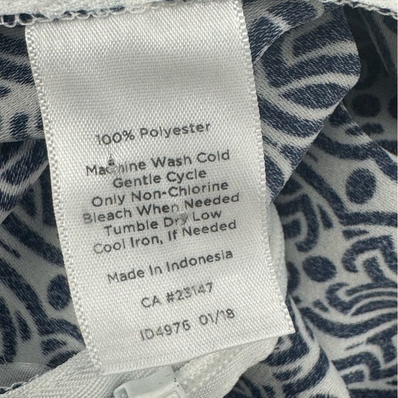 Talbots Womens Geo Front Knot Blouse Petite Large Blue White Sleeveless … - Picture 6 of 7